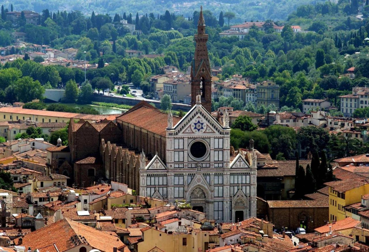 Roberto's Apartment. Piazza Santa Croce. Firenze