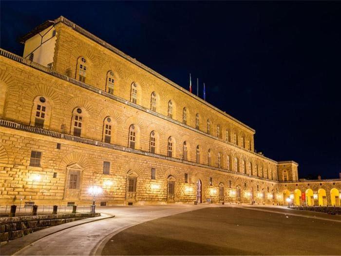 Roberto's Apartment. Piazza Santa Croce. Firenze