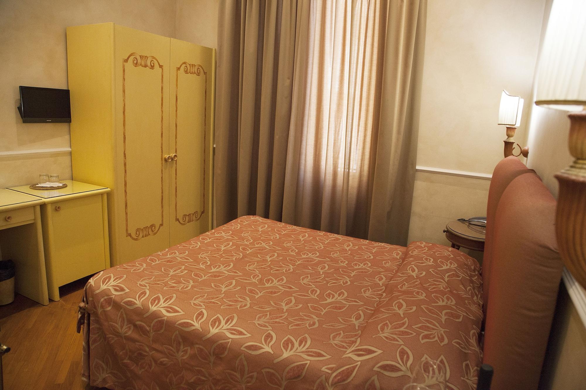 Aurora Hotel 3*