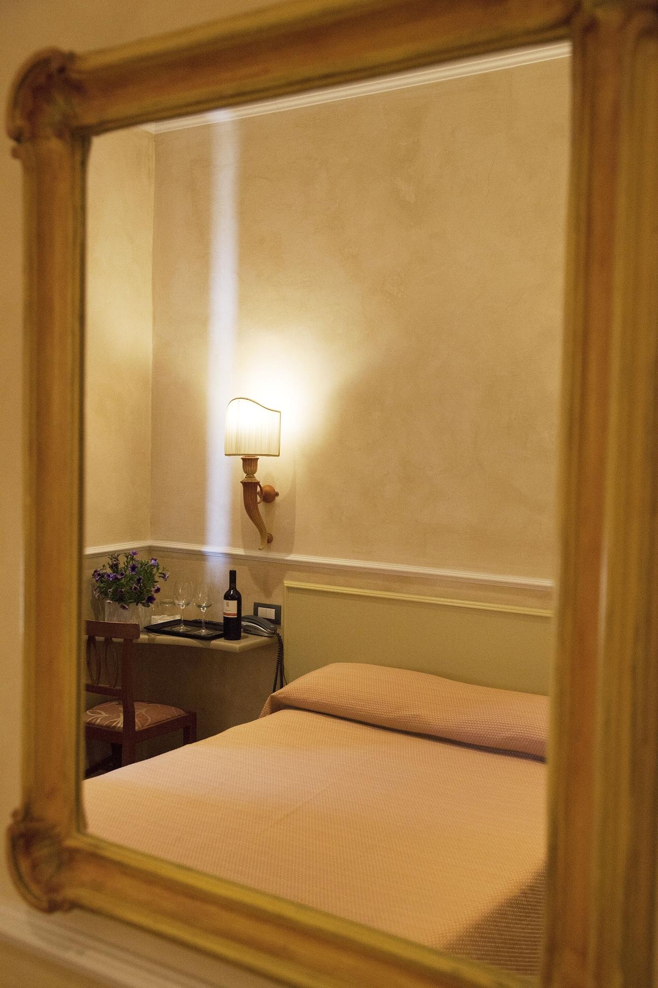 Aurora Hotel 3*