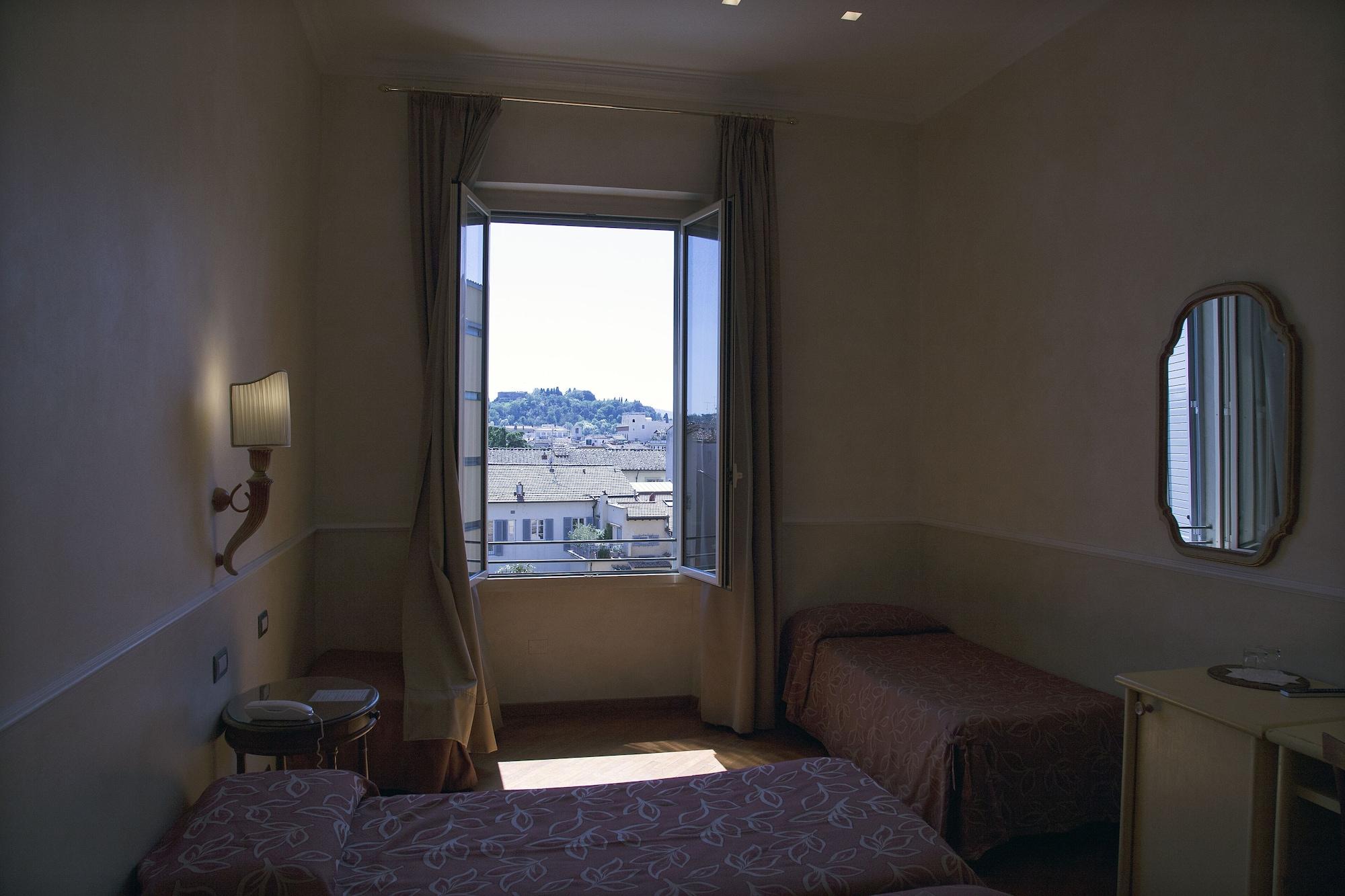 Aurora Hotel