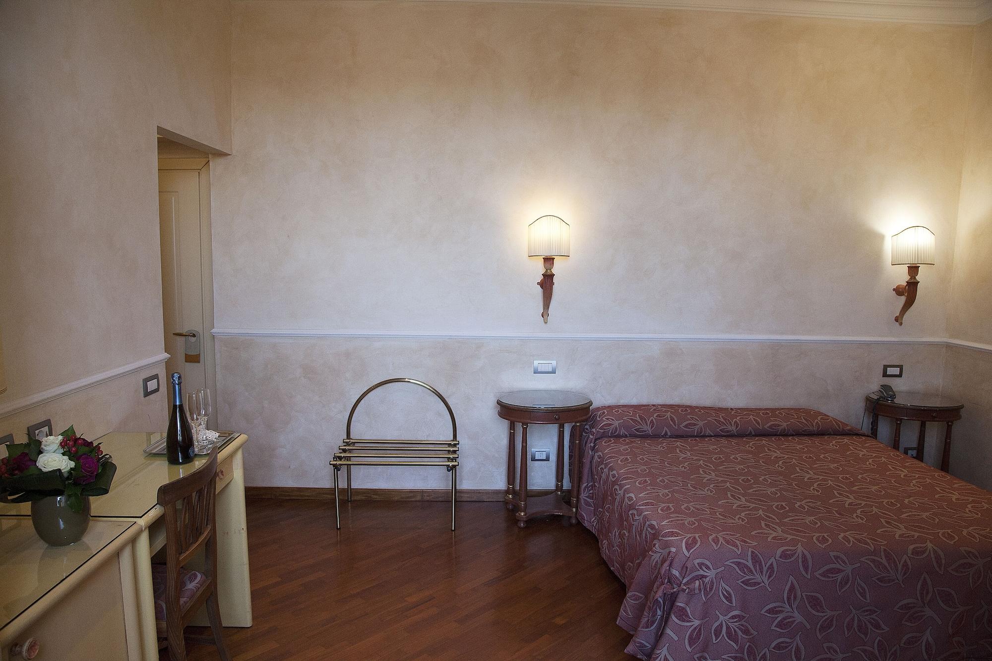 Hotel Aurora