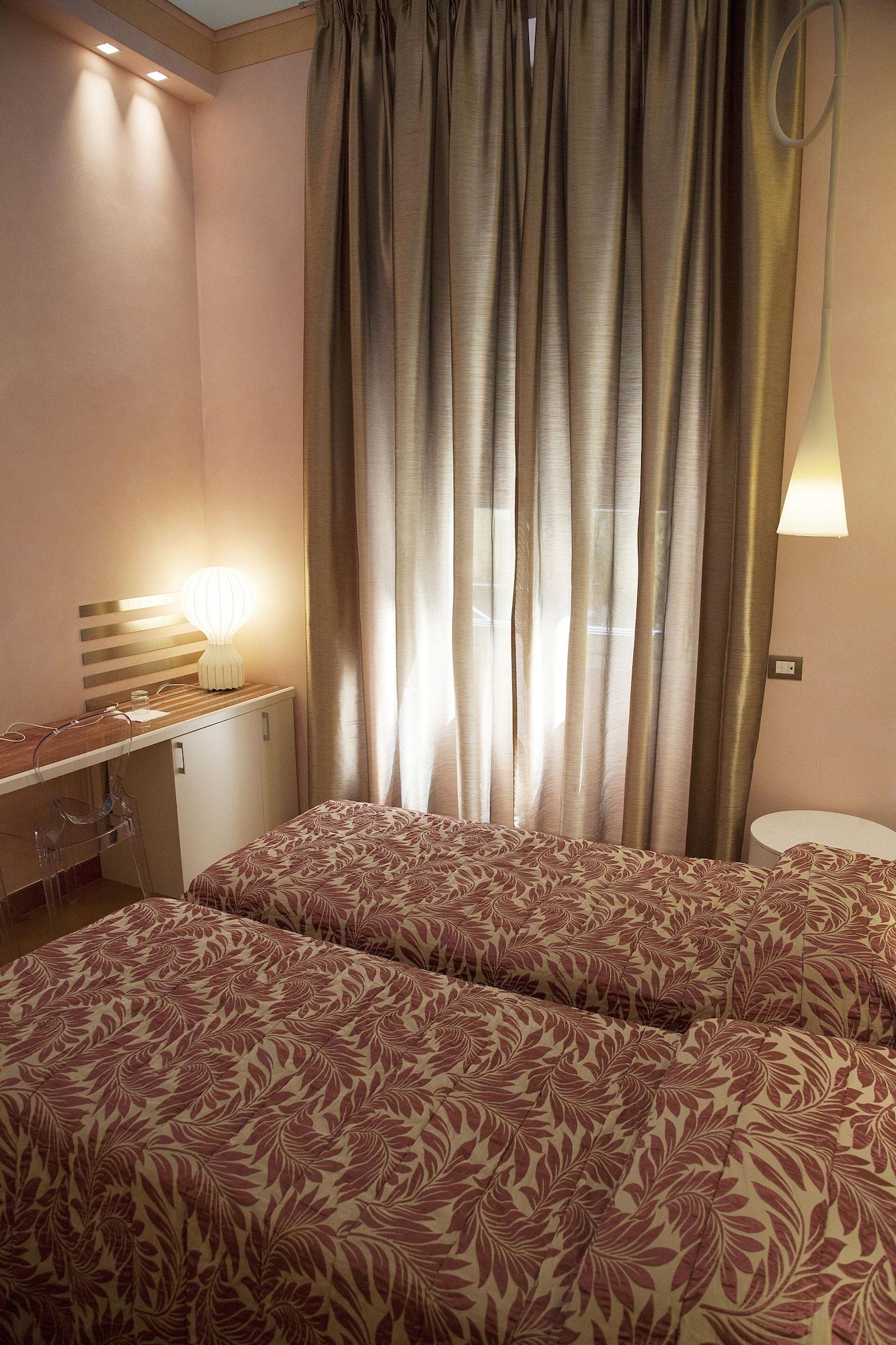 Hotel Aurora 3*