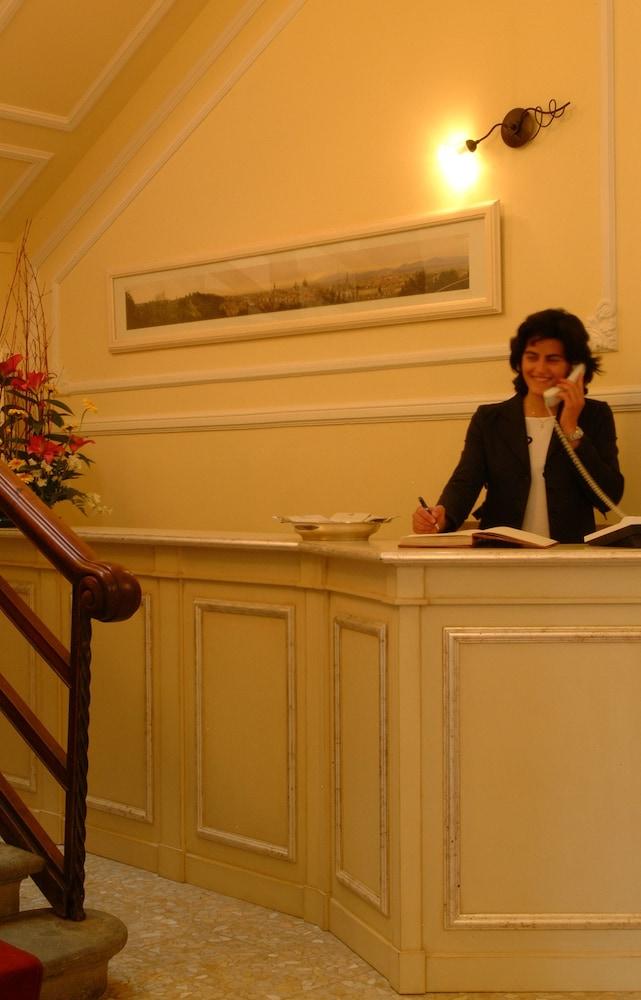 Michelangiolo Aparthotel 3*