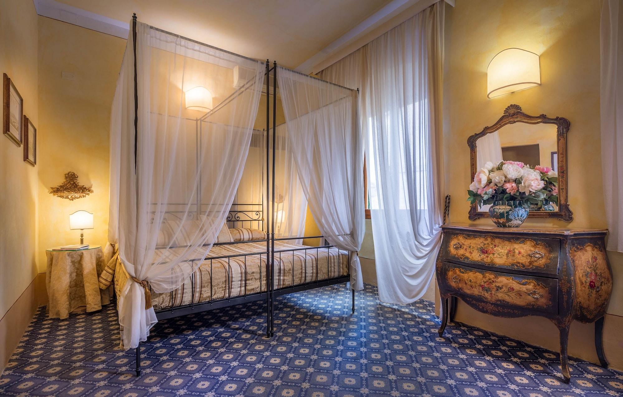 Palazzo Dal Borgo 4*