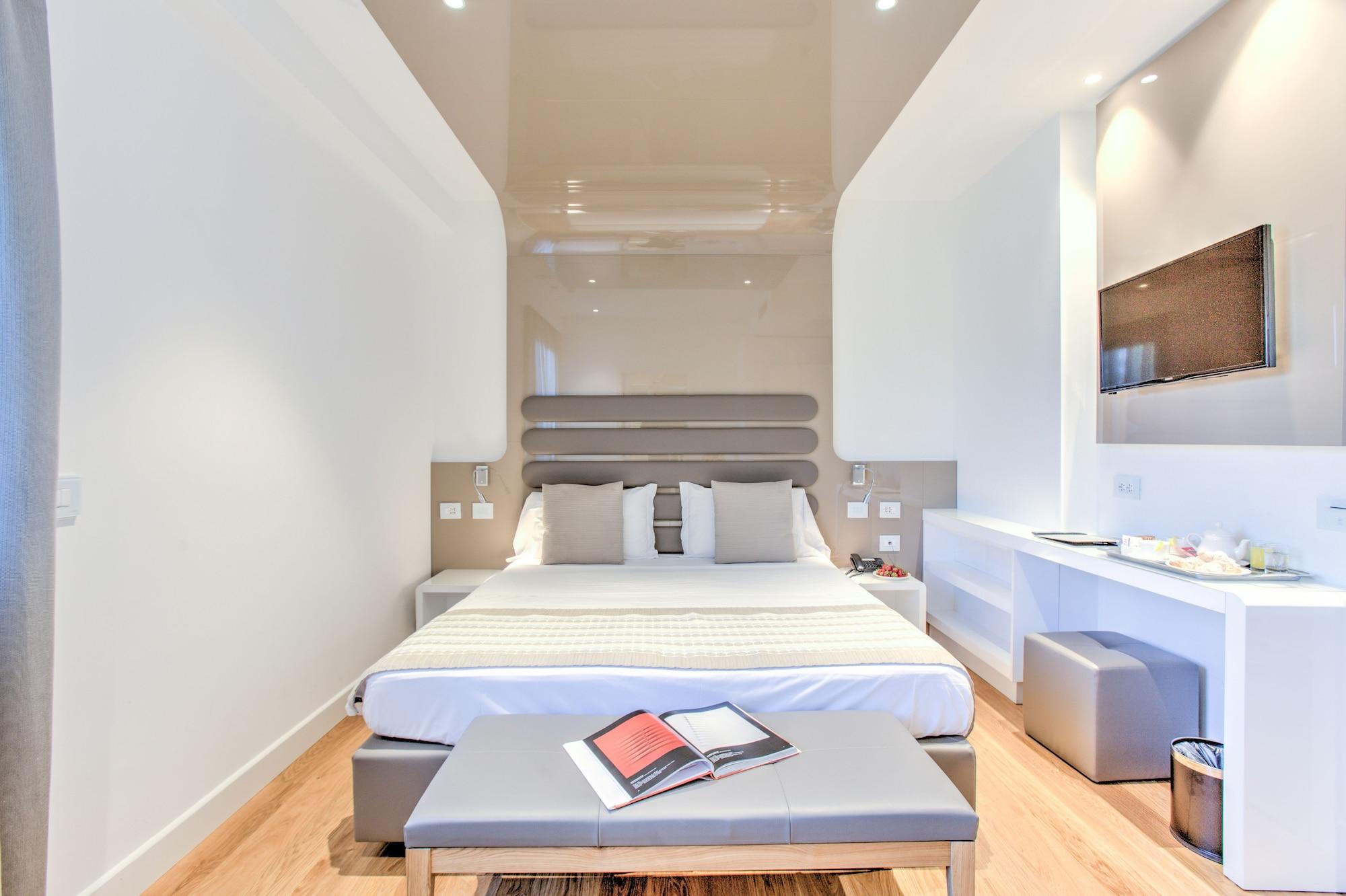 Hotel Mh & 4*