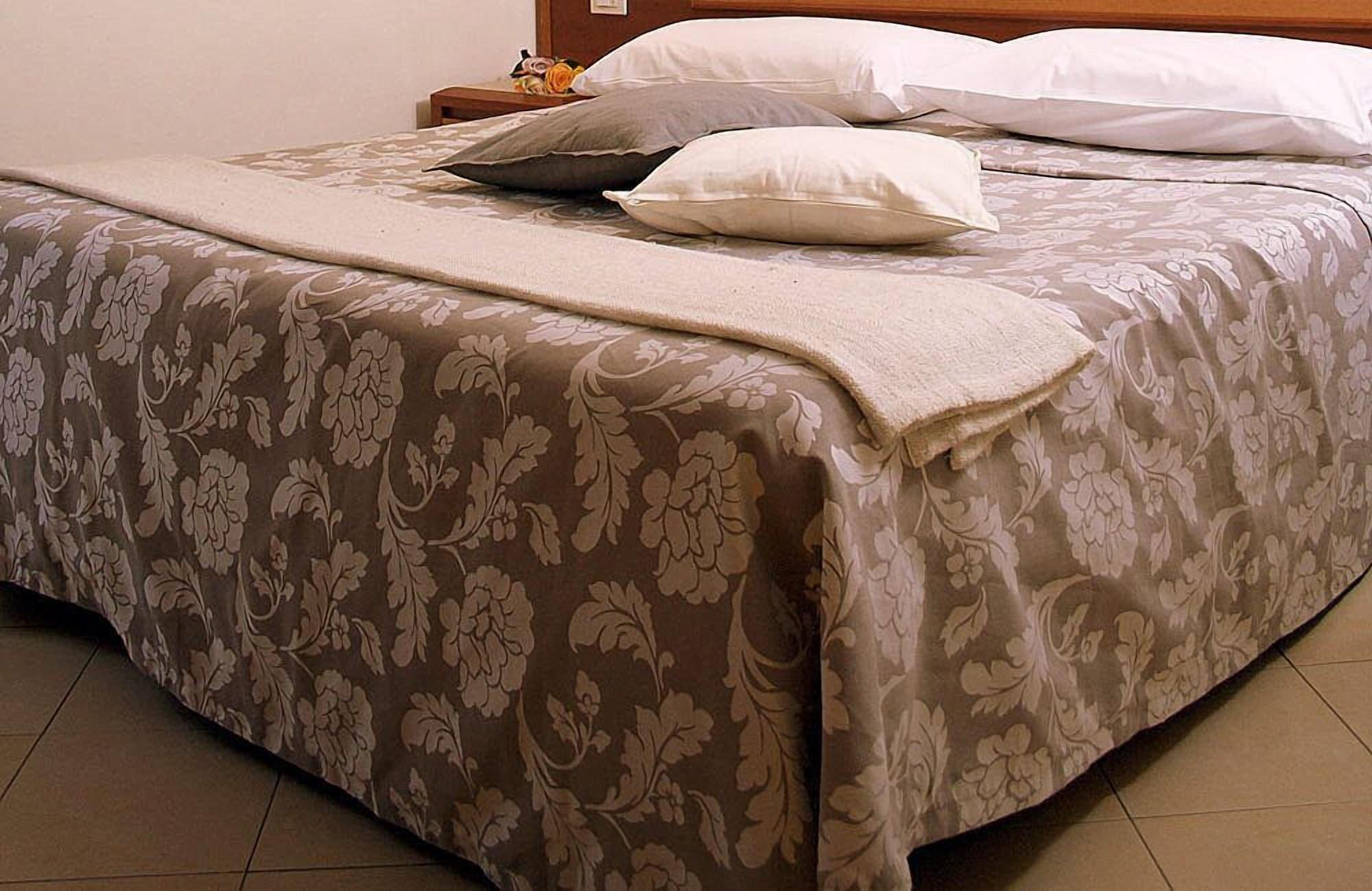 Hotel Bonifacio 3*