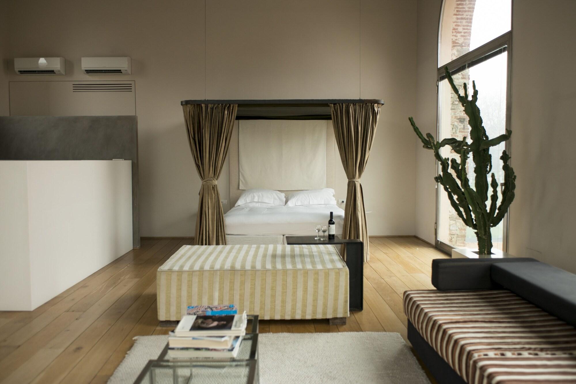 Riva Lofts Aparthotel 4*