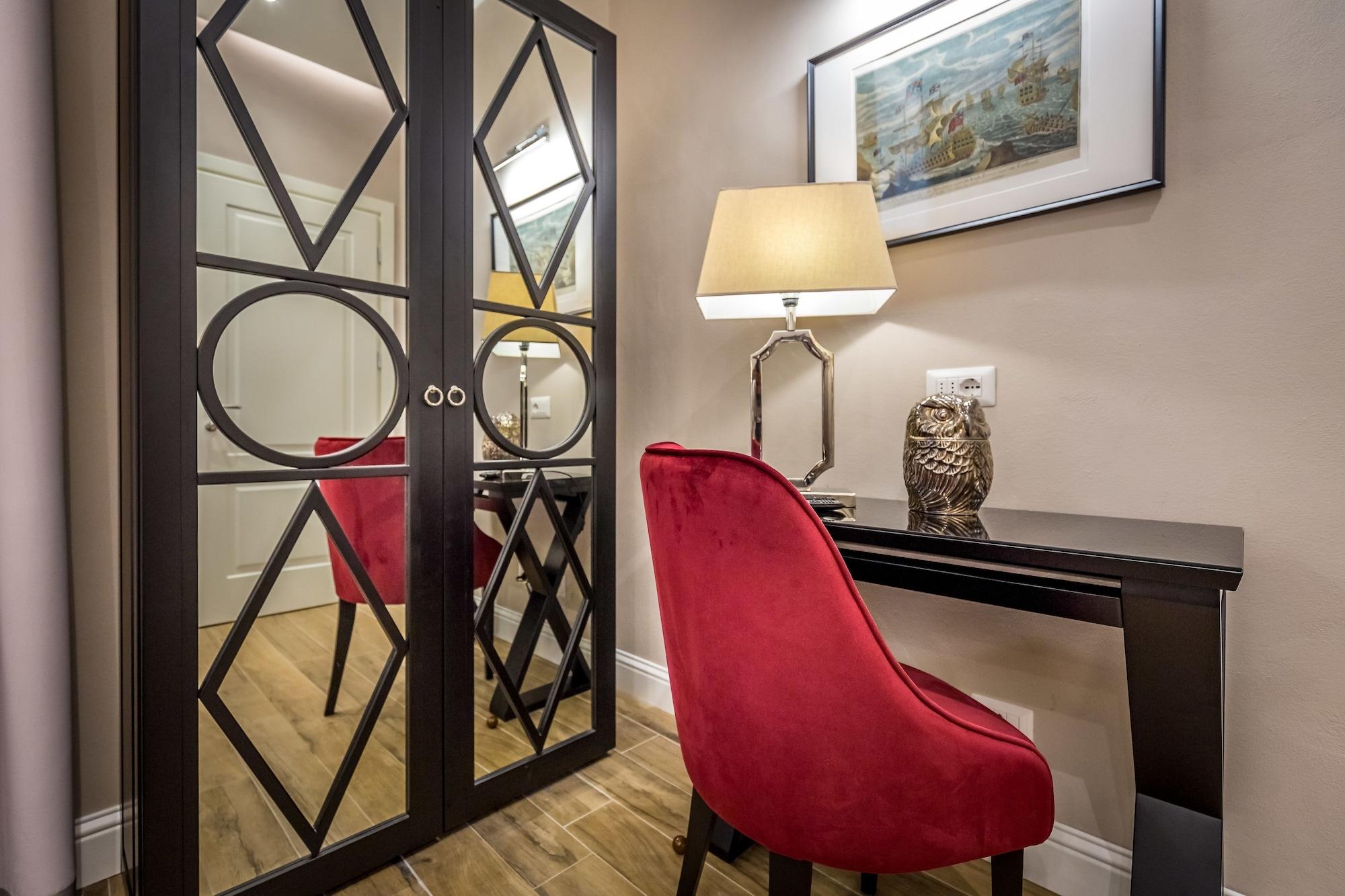 Emma Small Luxury Hotell 2*