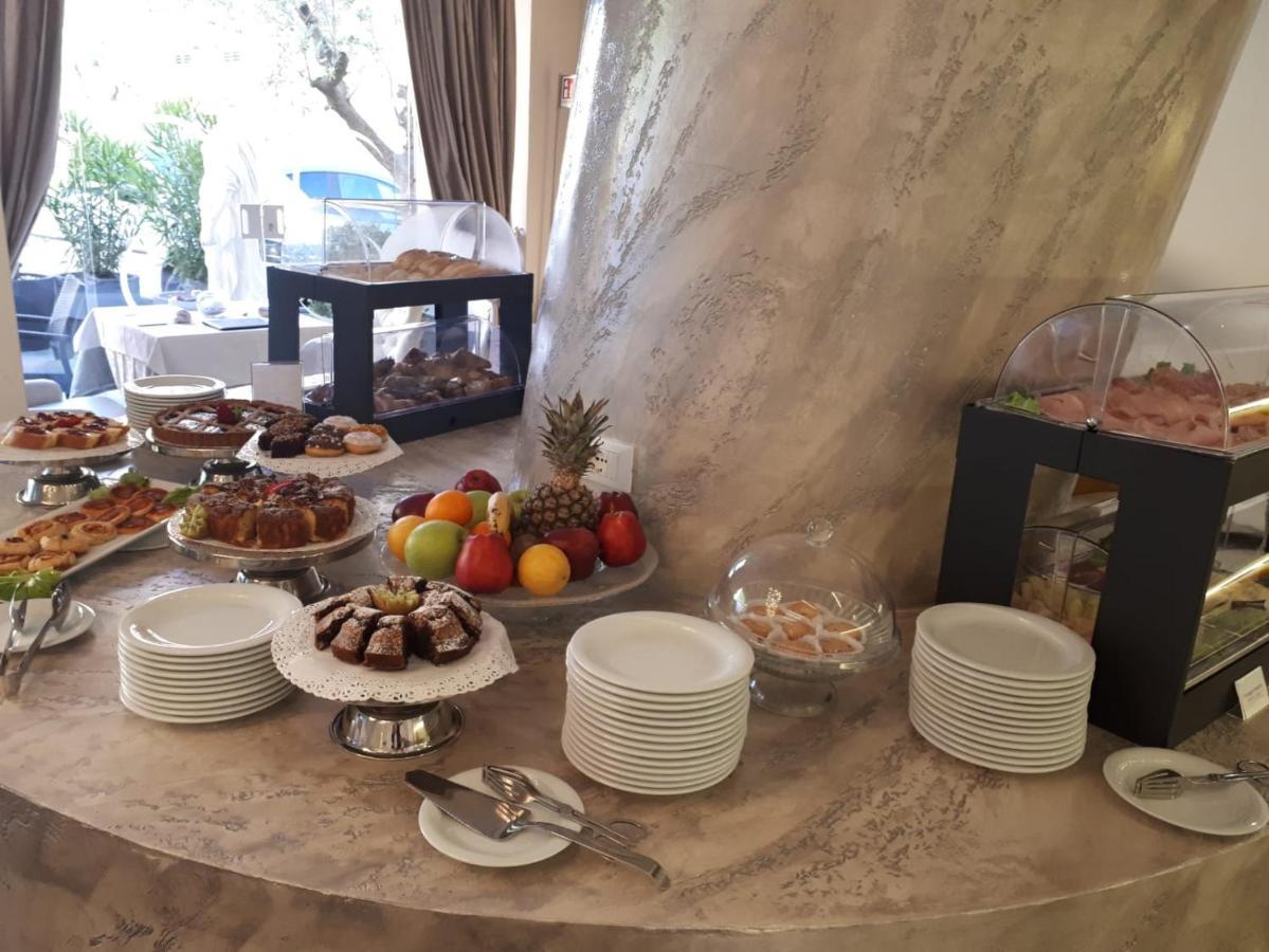 Hotel The Moon Boutique & 4*