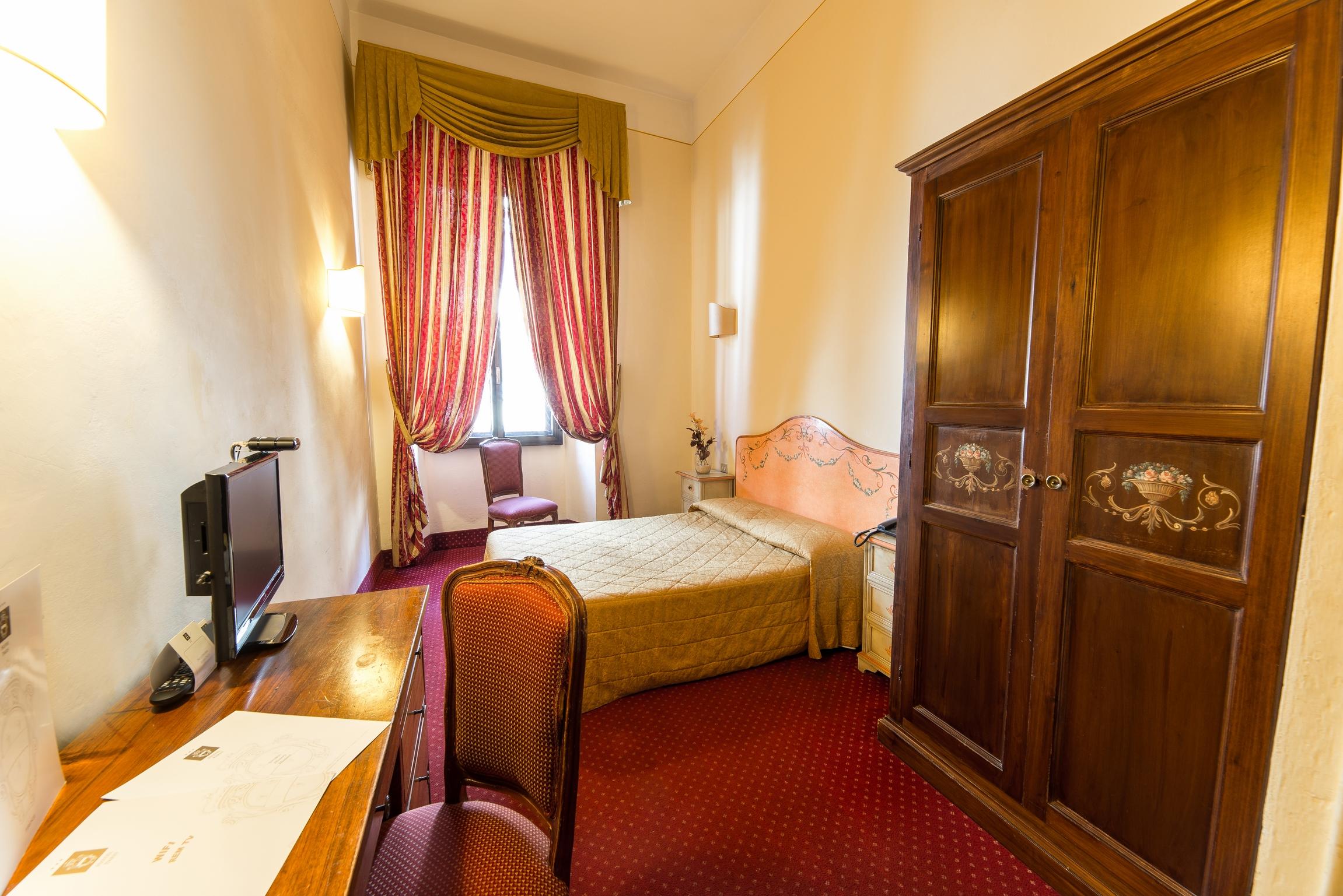 Paris Hotel 3*