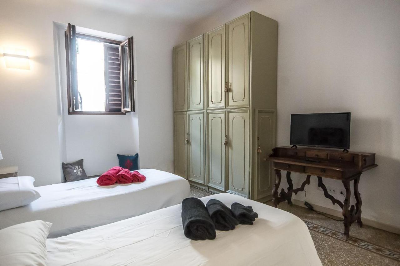 In An Close To The Train Station Homestay