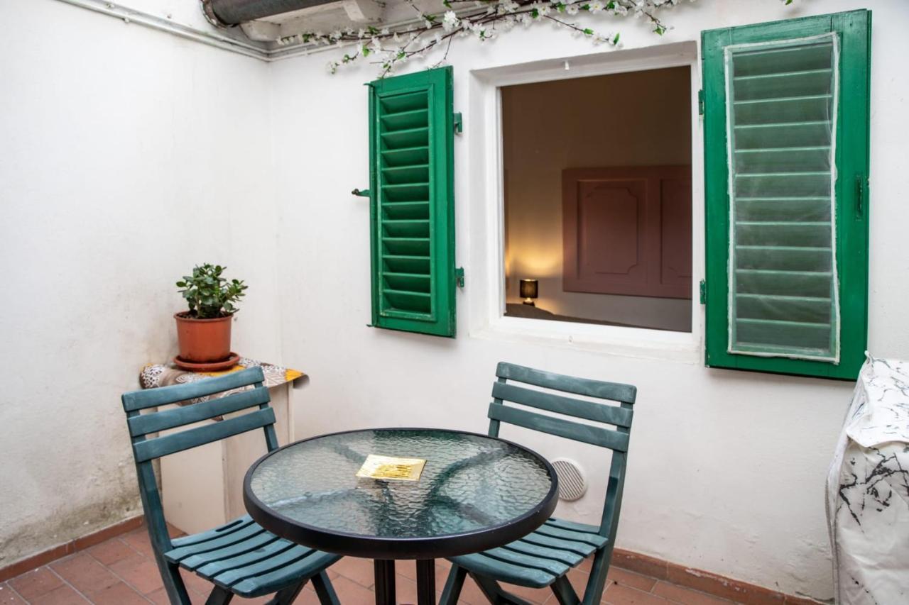 Virgilio's House + Internal Court Appartement *