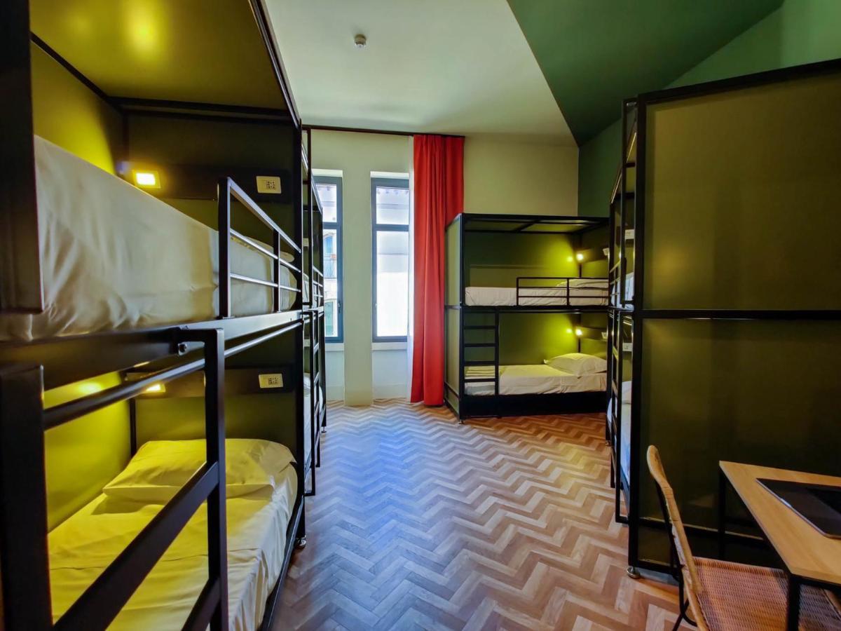 Hostel Yellowsquare