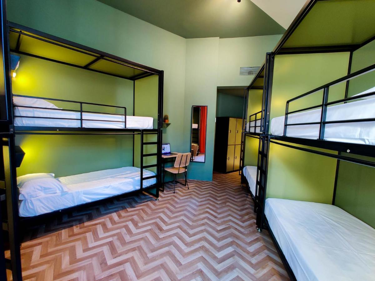 Hostel Yellowsquare *