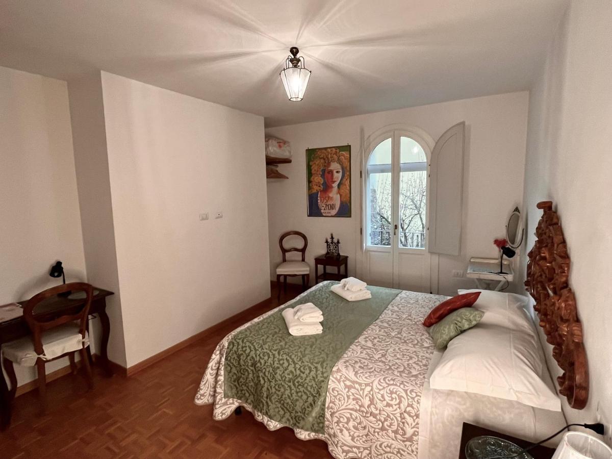 Guest house In The Center Of *