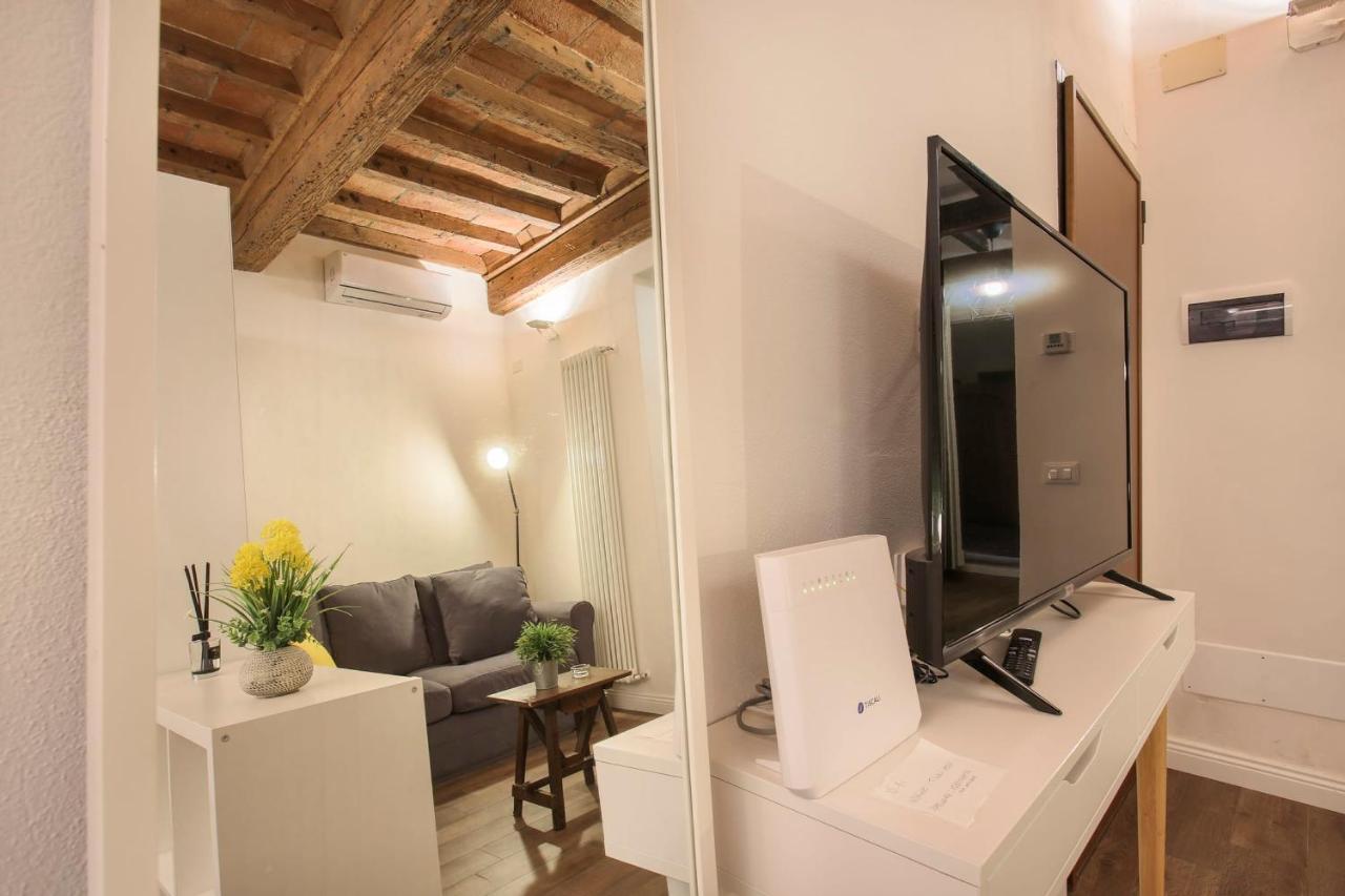 Oltrarno In Apartment *