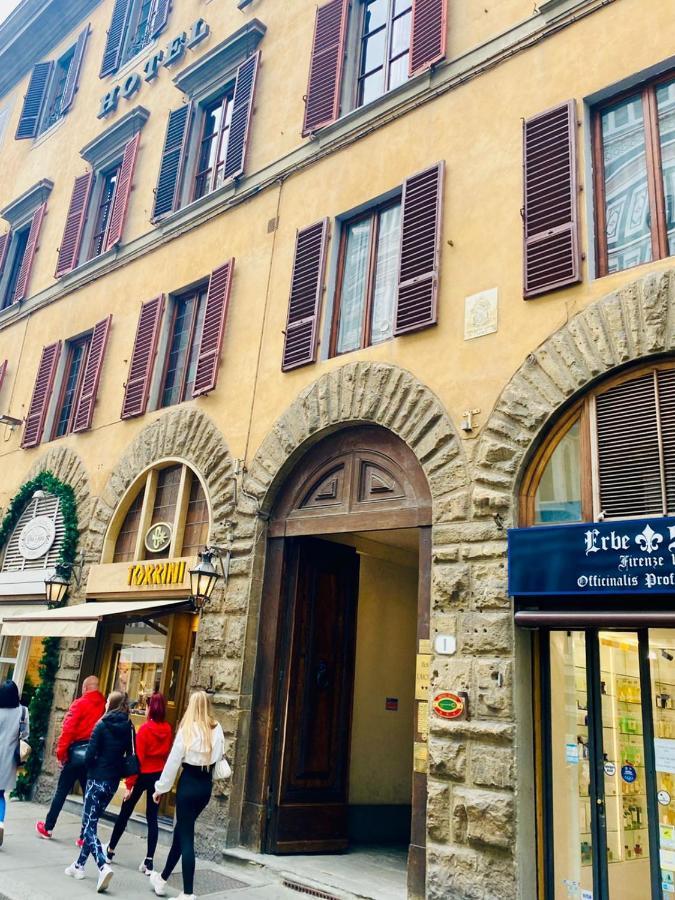 La Mandorla In Piazza Del Duomo Florença