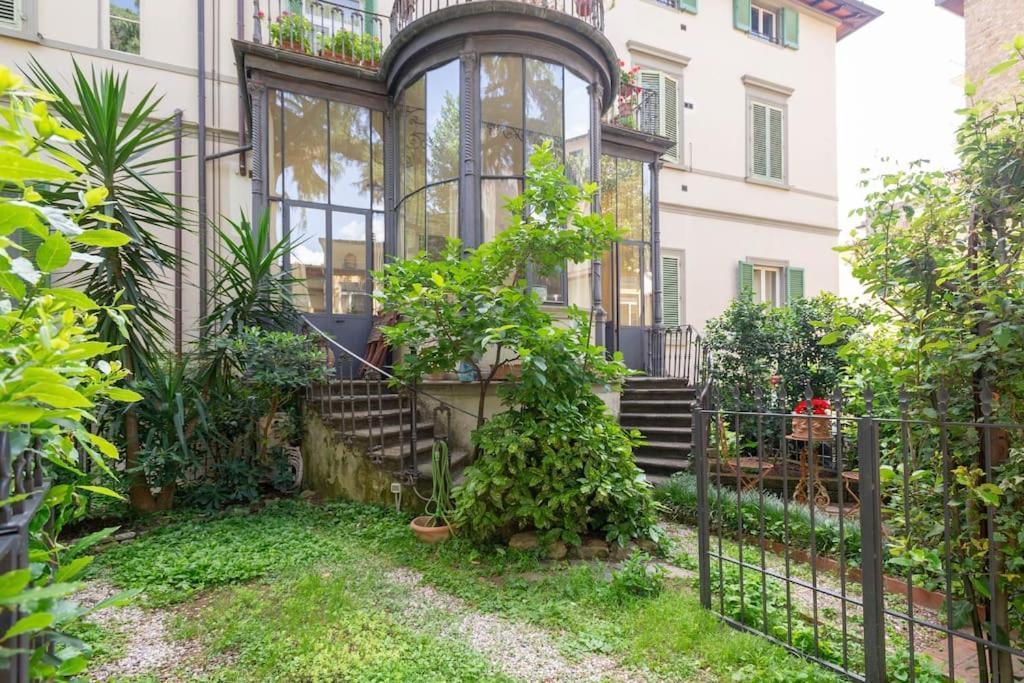 Liberty Veranda W/ Pvt Parking & Garden. Tram Stop Appartement Florence