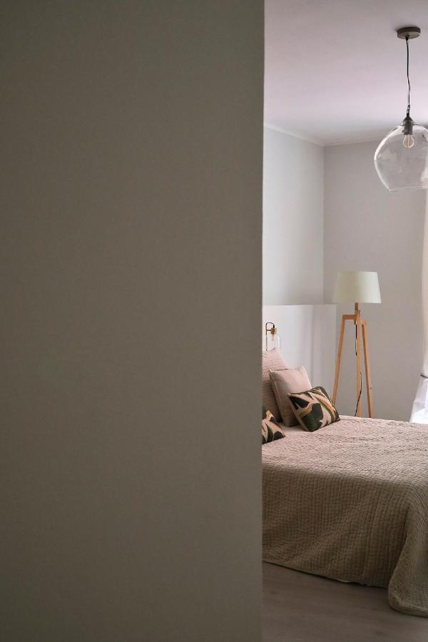 3 Master Bedrooms With Balcony On The River With Views Appartamento *