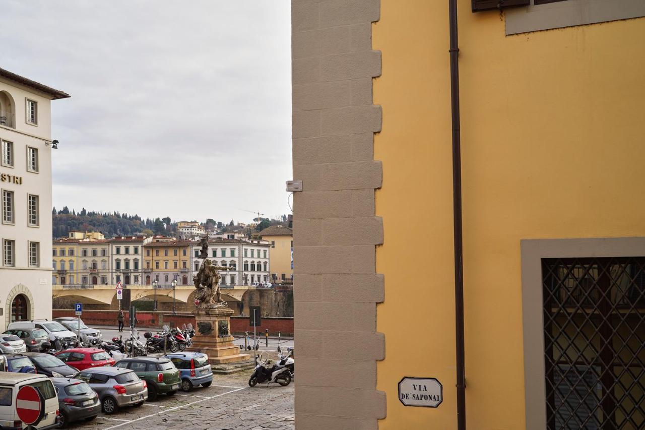 3 Master Bedrooms With Balcony On The River With Views Appartamento *
