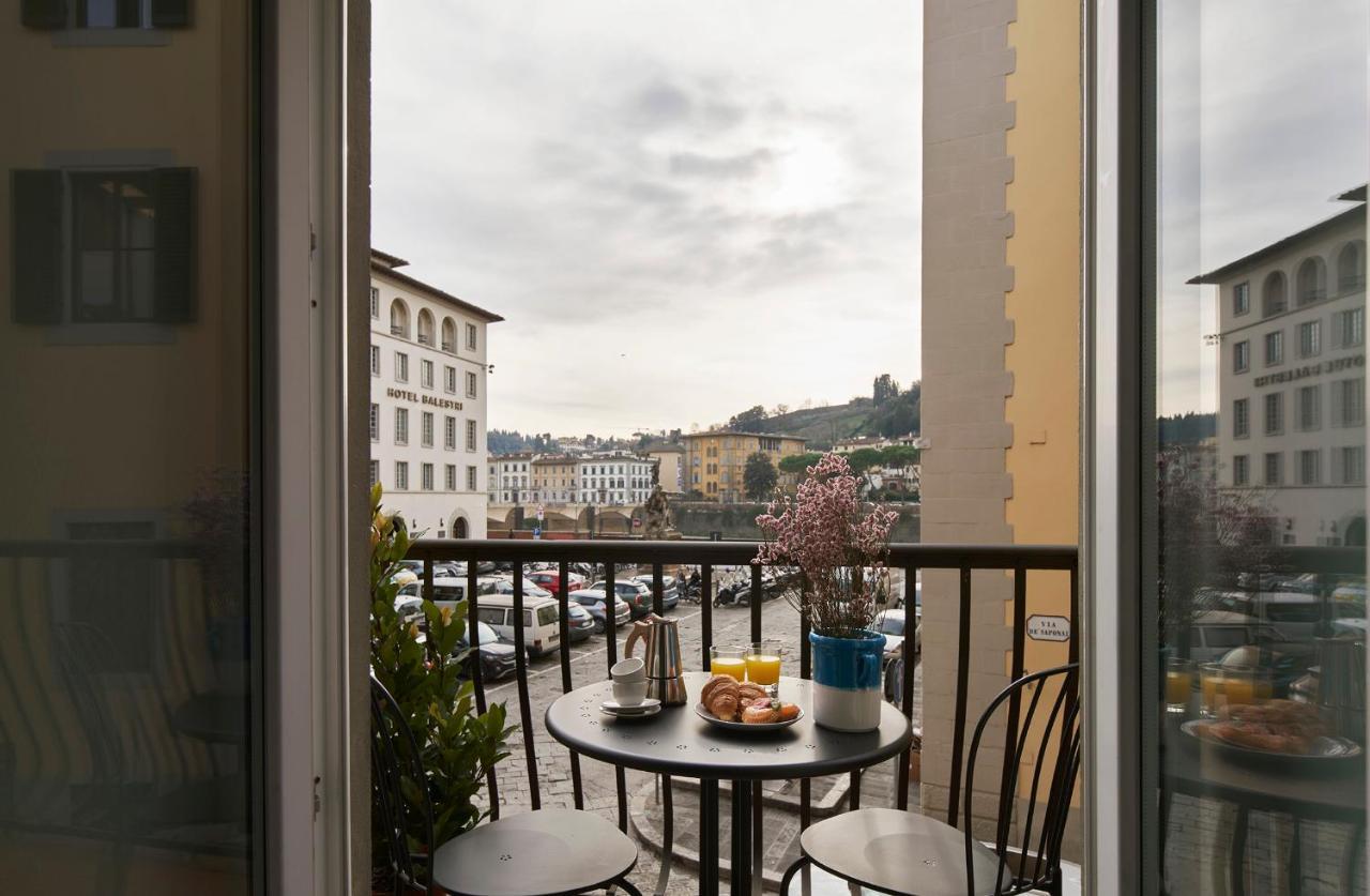 3 Master Bedrooms With Balcony On The River With Views Appartamento