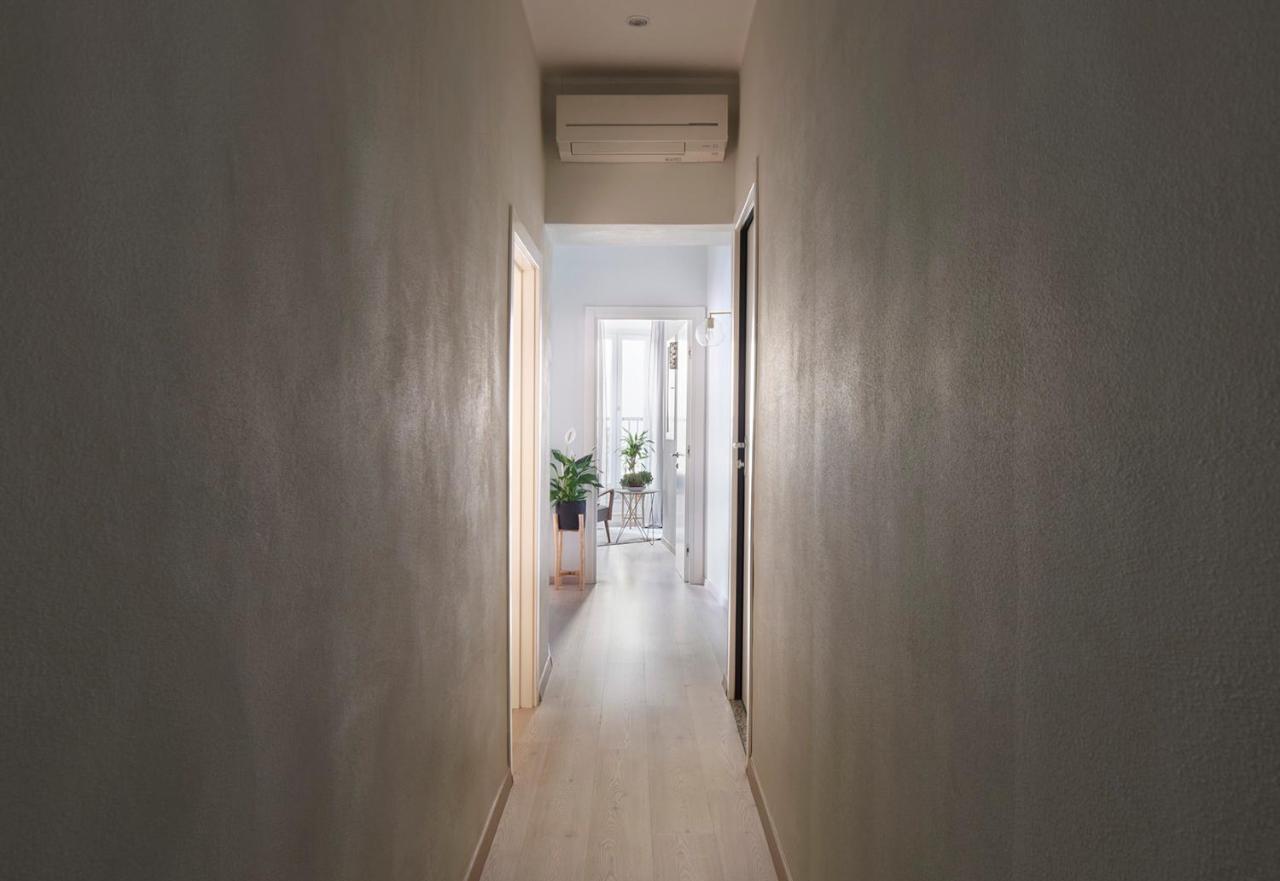 3 Master Bedrooms With Balcony On The River With Views Appartamento