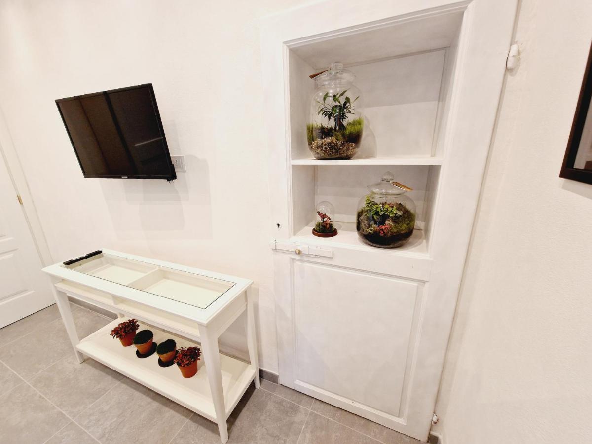 Monna Dina In Appartement *