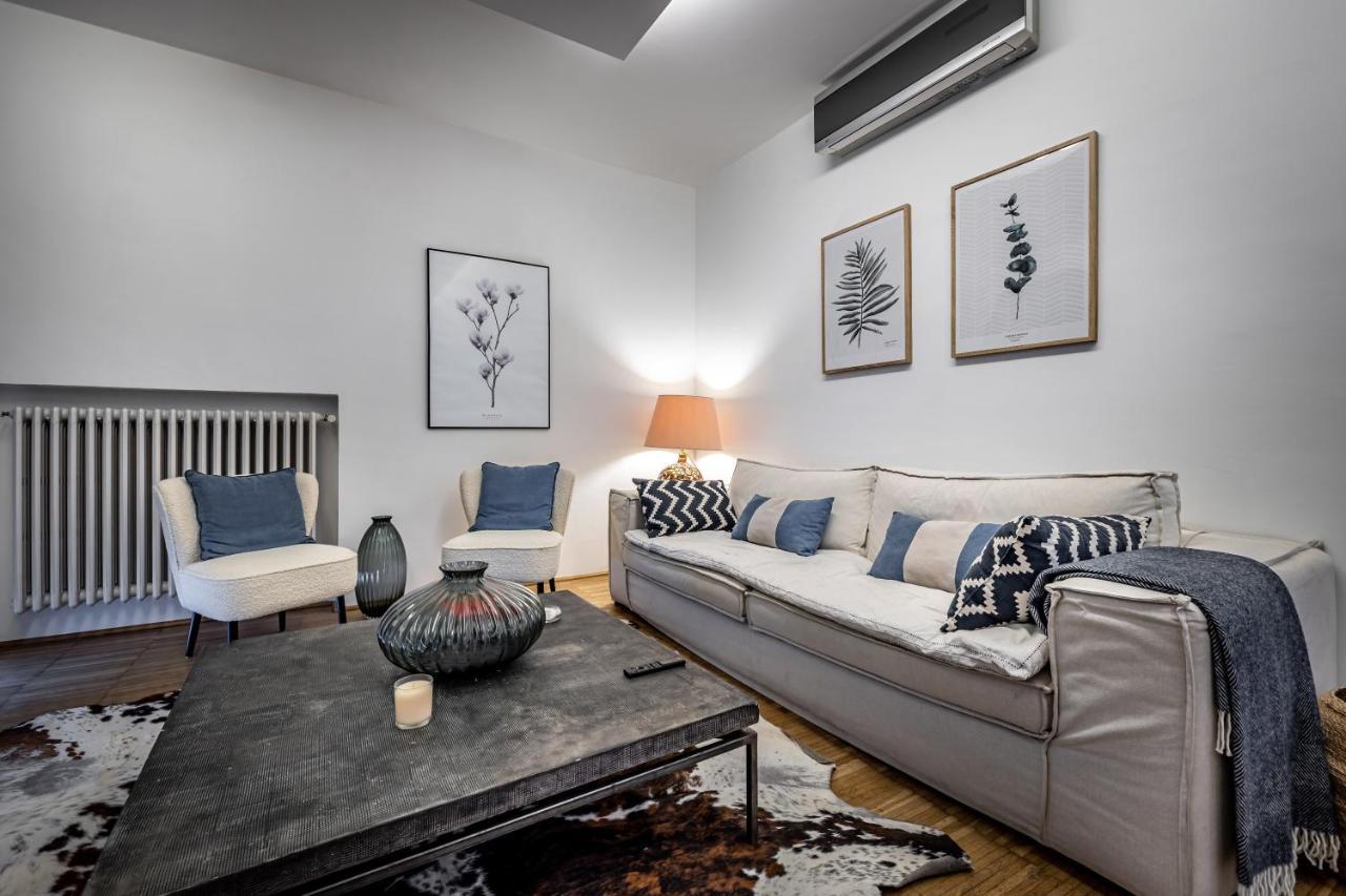 Yid Penthouse On River With Parking Appartement
