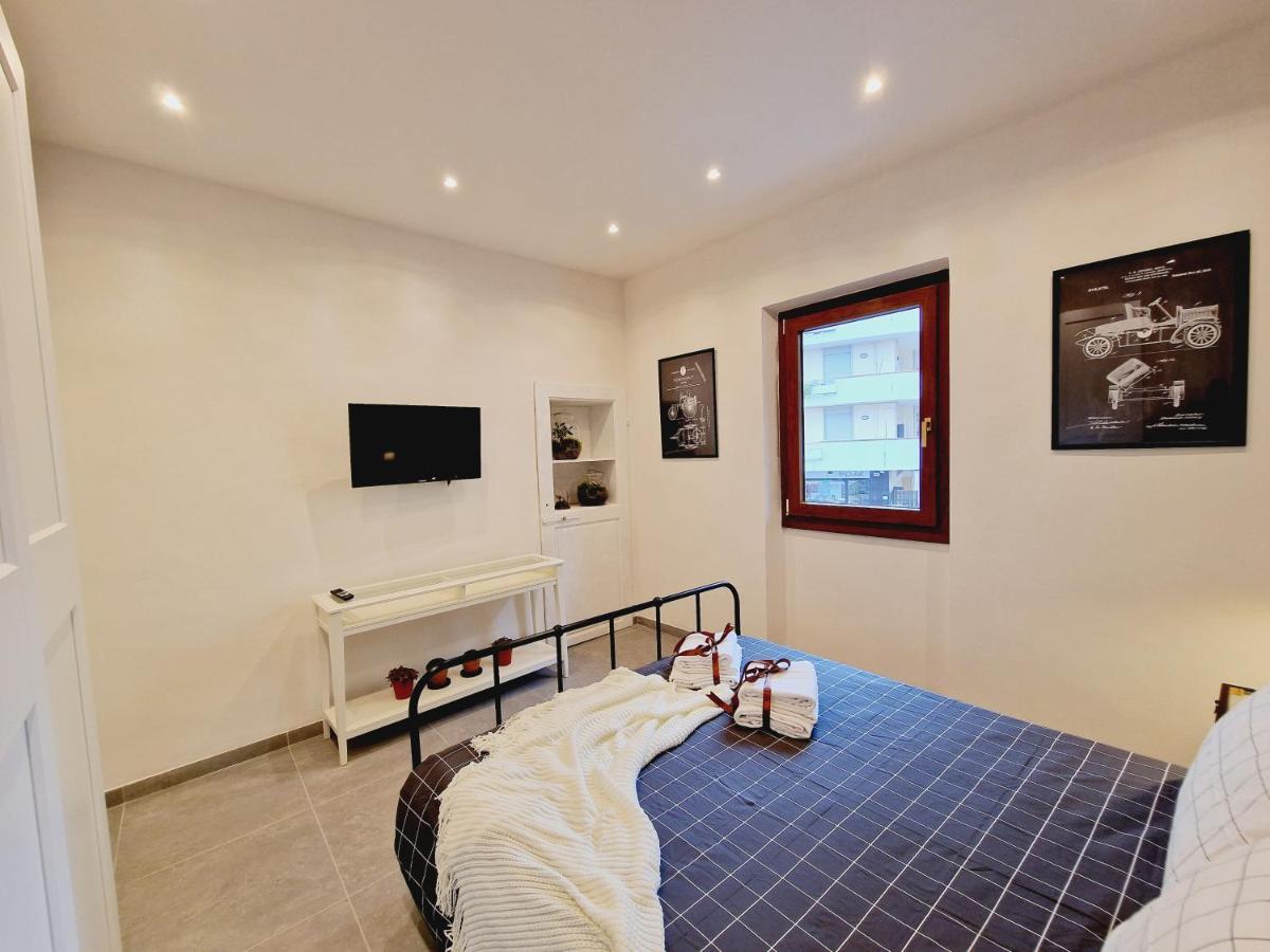 Monna Dina In Apartment