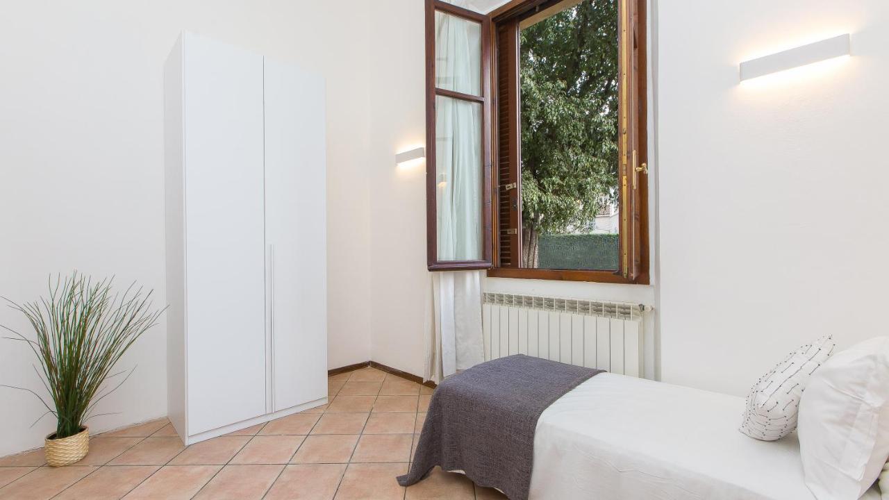 Apartment In Rome - Santa Maria Novella Palace