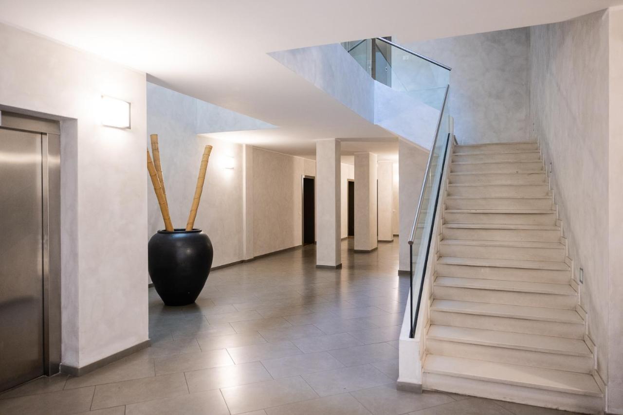 Elegant Location In - 2 Free Parking!