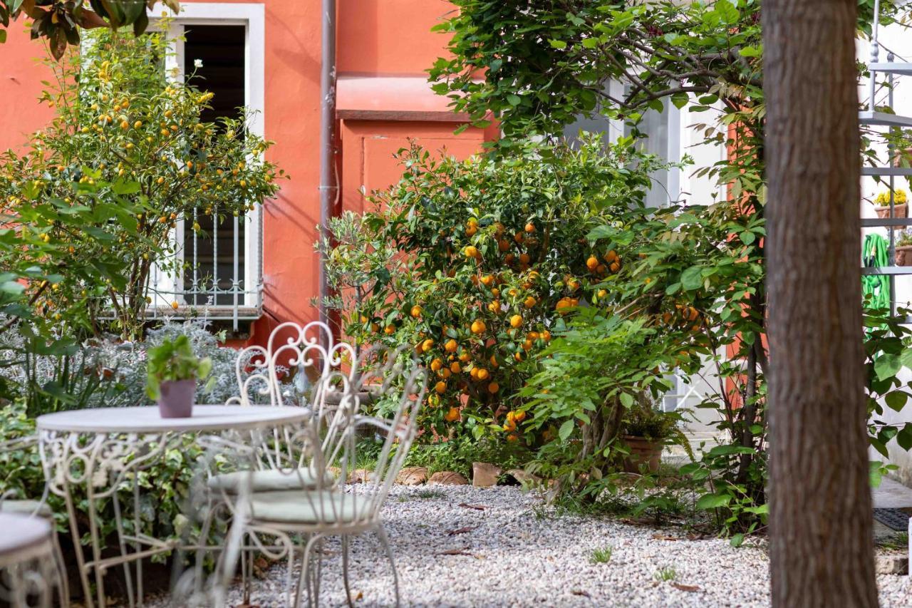 Bed & Breakfast Secret Garden