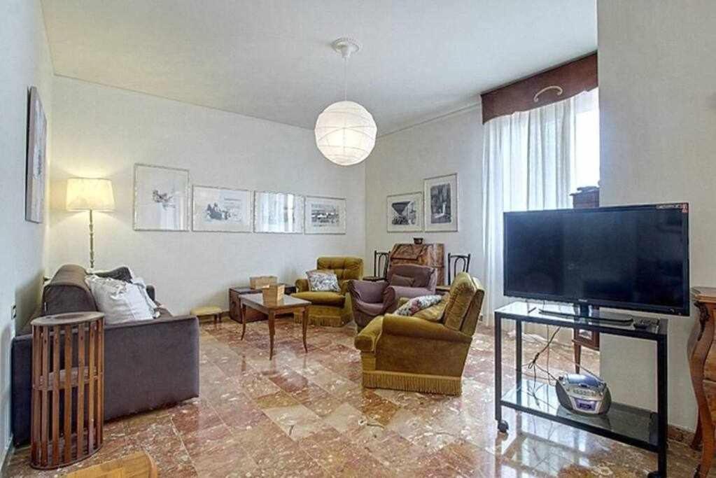 Frati Bigi With Two Bedrooms And Parking Apartamento Florença