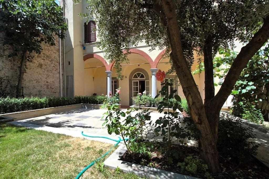Piazza Dei Ciompi With Private Garden Appartement
