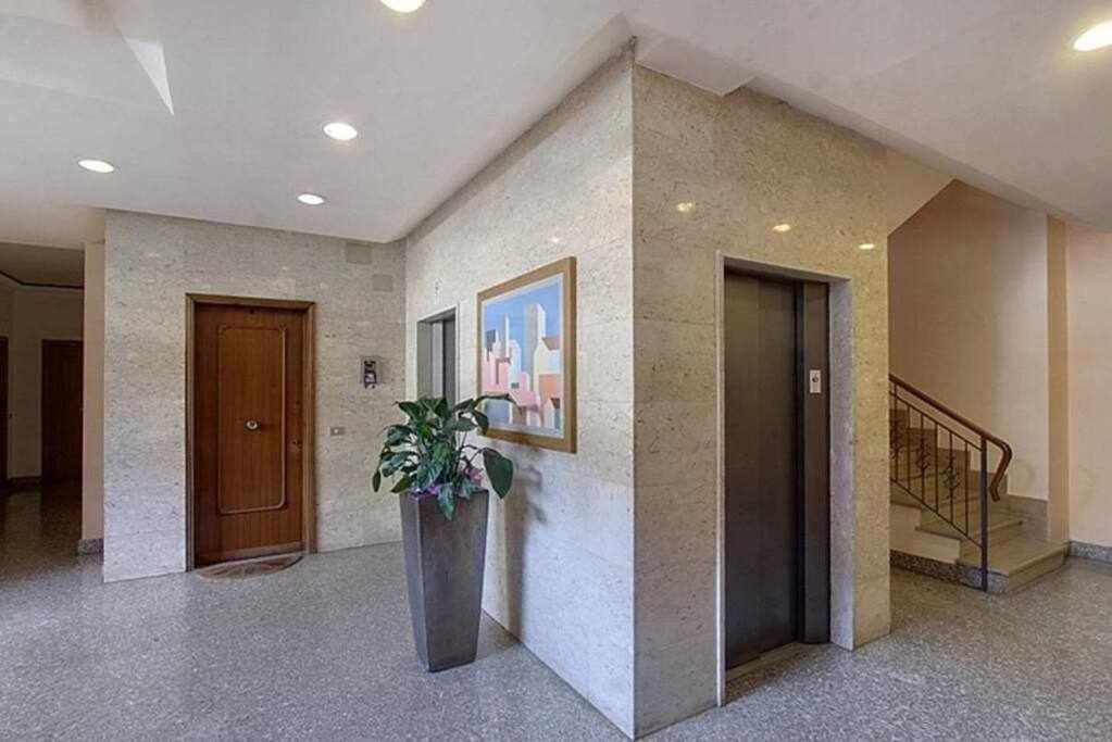 Frati Bigi With Two Bedrooms And Parking Florença