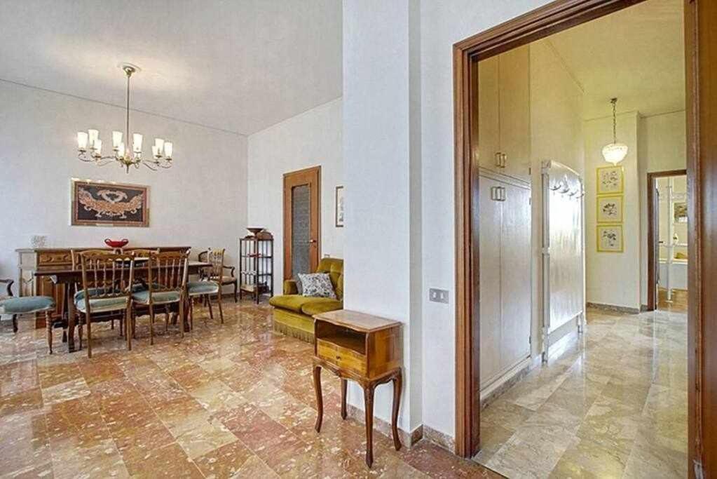 Frati Bigi With Two Bedrooms And Parking Apartamento Florença