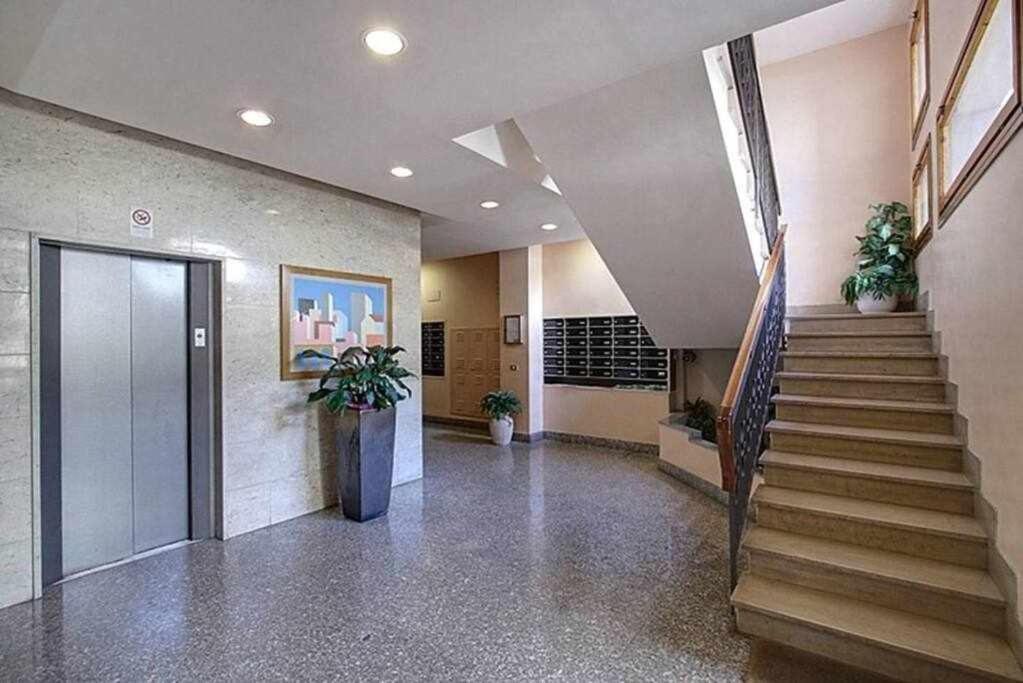Frati Bigi With Two Bedrooms And Parking Appartement *