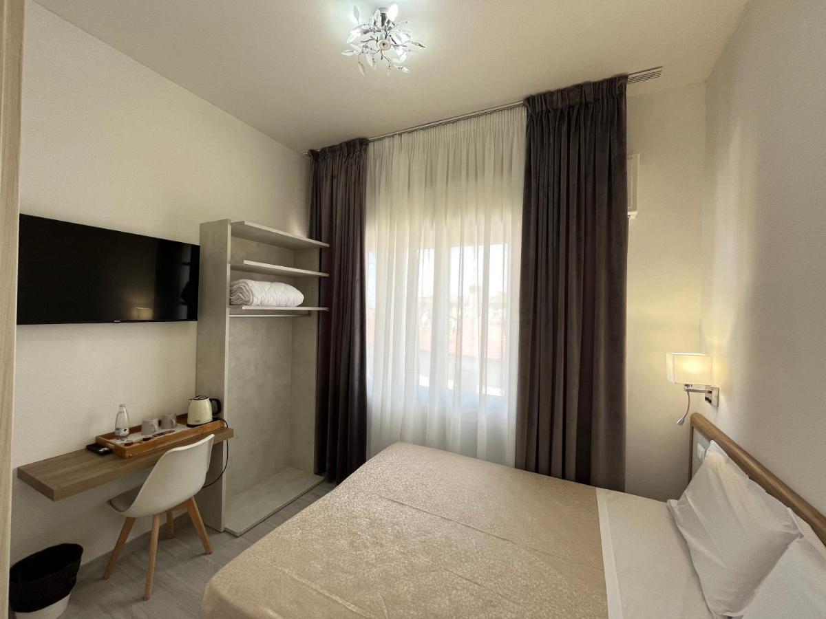 Ester Firenze
