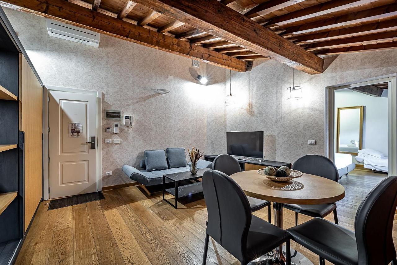 Bed & Breakfast Martelli 6 &