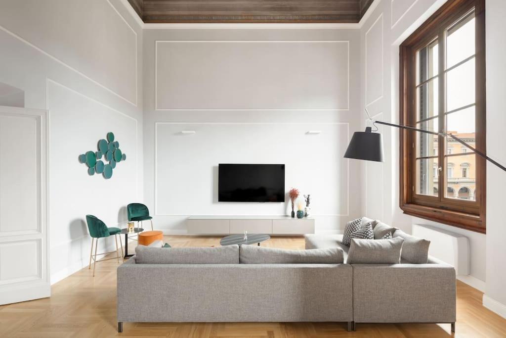 Elegant With Stunning Frescoed Ceilings Leilighet