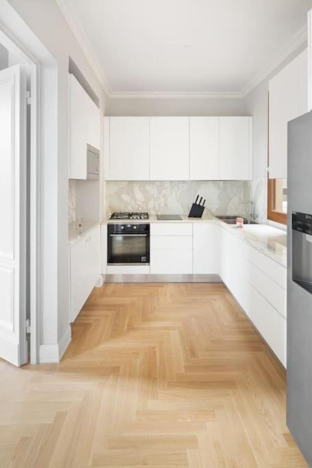 Elegant With Stunning Frescoed Ceilings Firenze