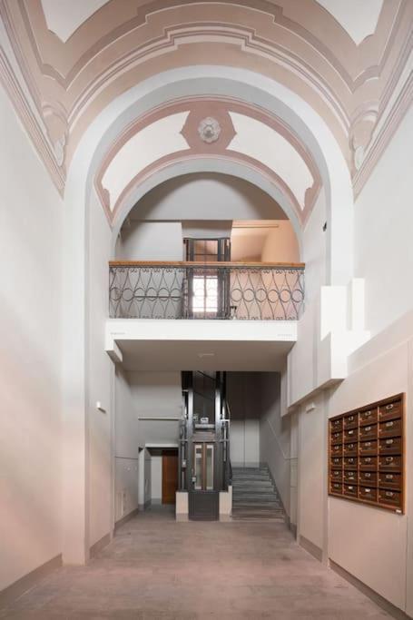 Elegant With Stunning Frescoed Ceilings Leilighet