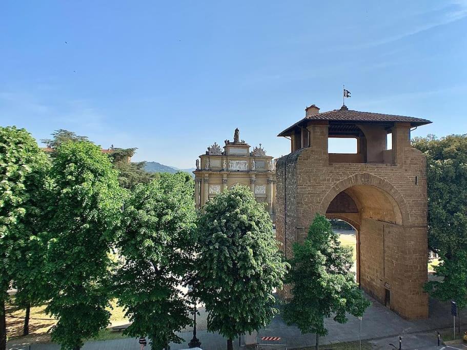 Elegant With Stunning Frescoed Ceilings Leilighet