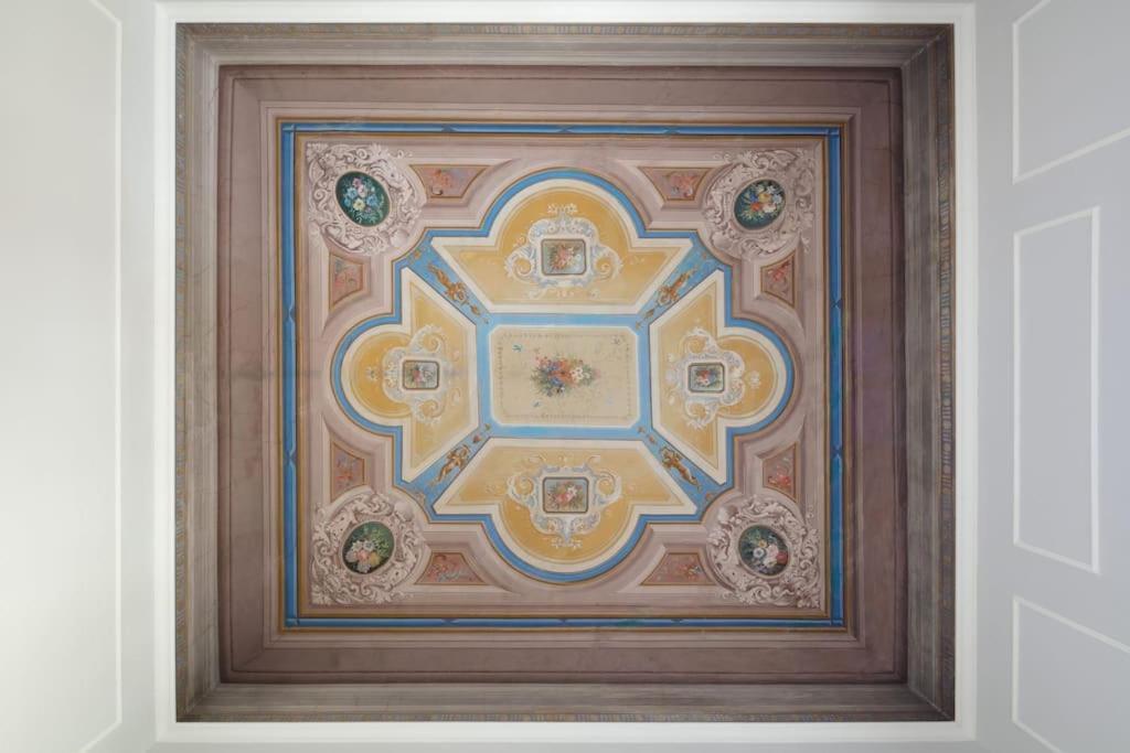 Elegant With Stunning Frescoed Ceilings Leilighet Firenze