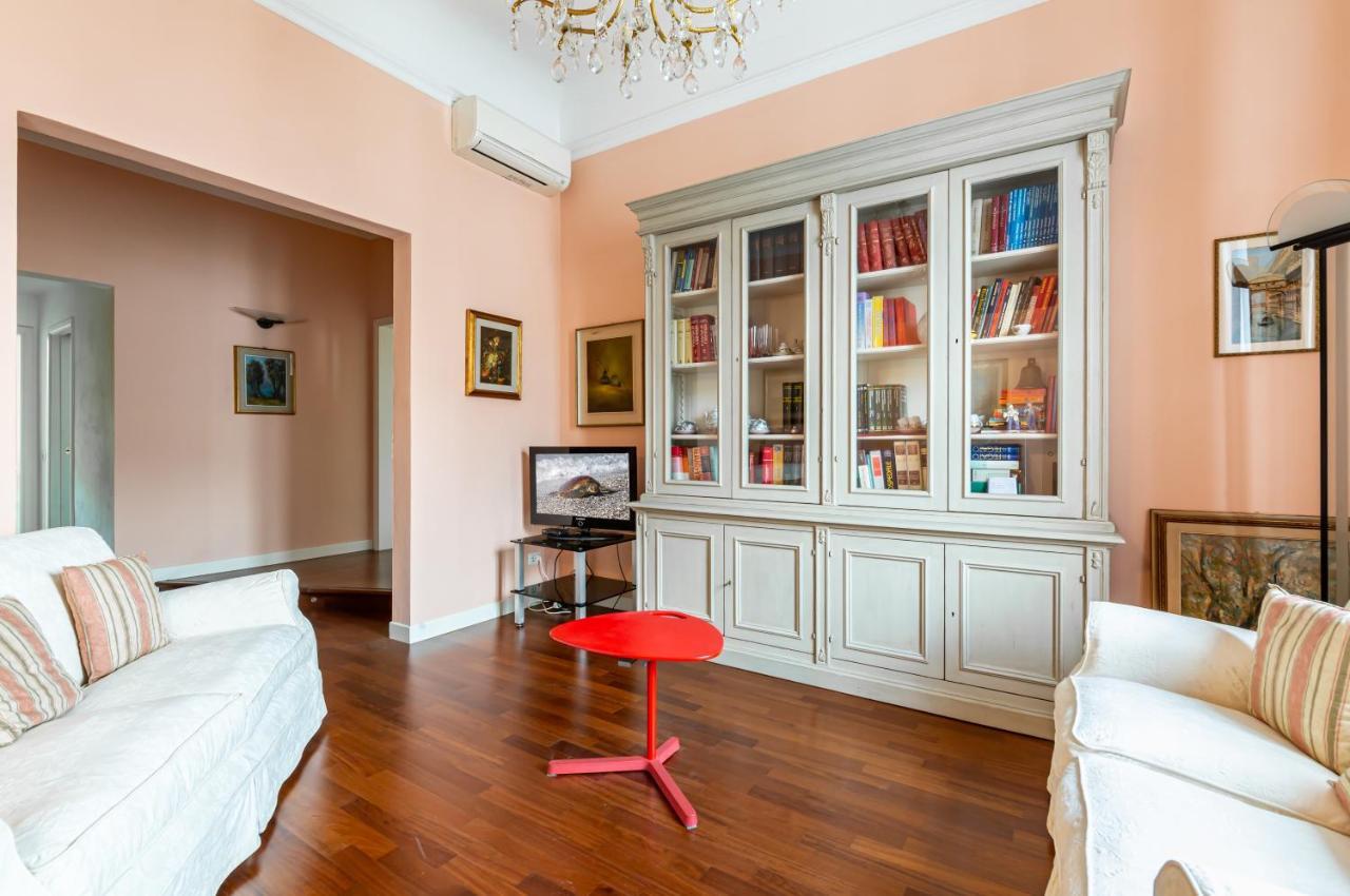 Stibbert & Statuto Elegant Flat With Balcony Lejlighed