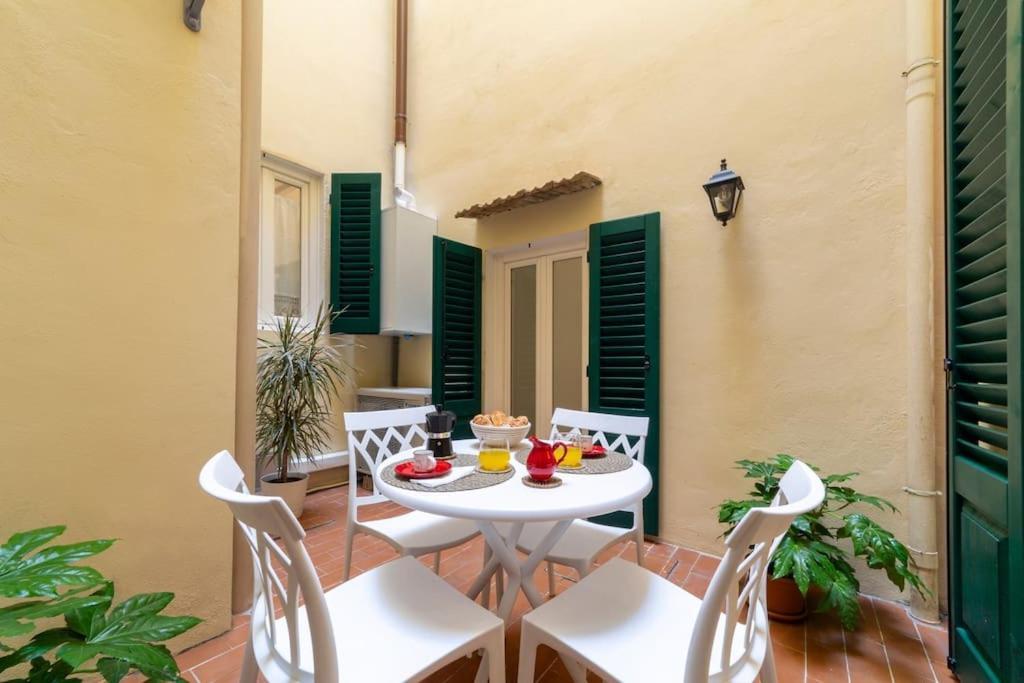 Casa Lorenzo With A Quiet Tiny Patio Apartamento