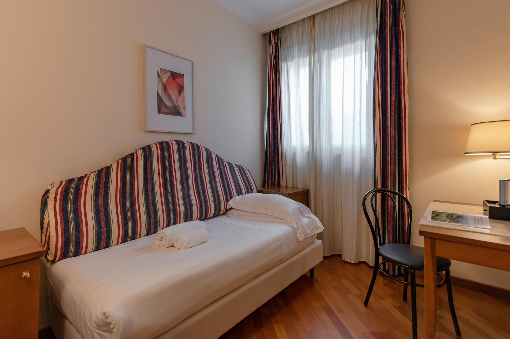 Hotel Laurus Al Duomo 4*