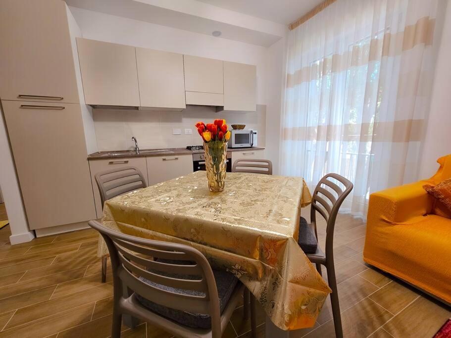 Bravo Horse Modern In Apartment *