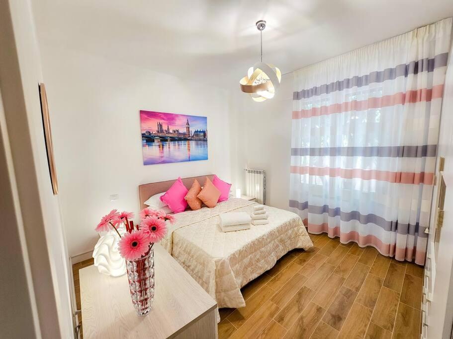Bravo Horse Modern In Appartement Florence